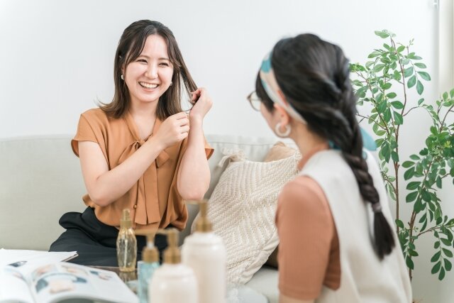 2026年！40代に似合う流行りの髪型はツヤ感とくびれがポイントとなる！