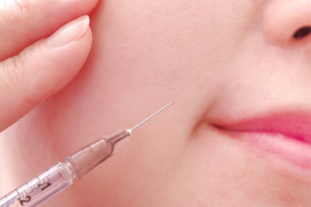 ジュベルック スキンの効果とは？毛穴・ニキビ跡への変化とレニスナとの違いを解説