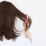 年々髪色が薄くなるのはなぜ？理由と対処法まとめ