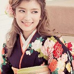卒業式は袴姿に編み込みハーフアップで大人可愛い女性に