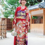 華やかさで選ぶならこれ!結婚式のお呼ばれは赤の振袖で♡