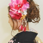 ウェーブヘアで現代風可愛い振袖姿の、成人式髪型画像集♡