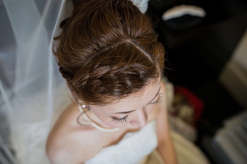 花嫁ヘア ウエディングドレスに似合う髪型 髪の長さやドレスタイプ別に紹介