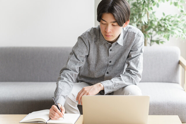 サラリーマンがランサーズ副業で稼げる額とは?進め方や注意点を確認しよう