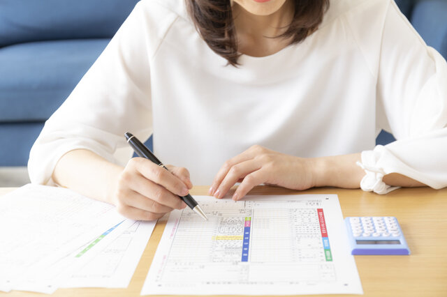 サラリーマンの副業で青色申告は可能?利用するメリットについて