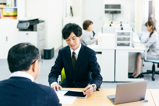 副業は開業届を出すべき?確定申告との関係は?