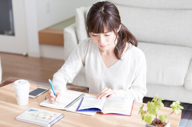 主婦必見!在宅で取得できるおすすめの資格とは?