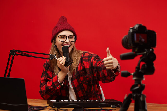 副業するならブログとYouTube、どっちが稼げる?