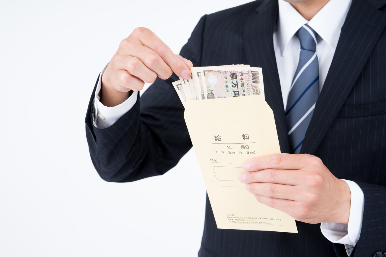結婚相手の男性に求める給料の最低ラインって?忘れちゃいけない手当も解説