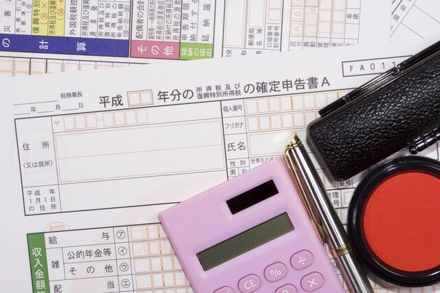 フリーランスで白色申告に挑戦したい!申請のポイントや必要書類とは?