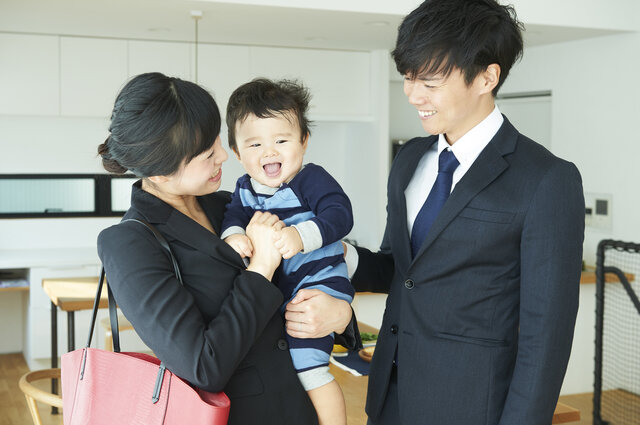 なぜ共働き夫婦の子育ては大変なのか?理由と改善策をご紹介します