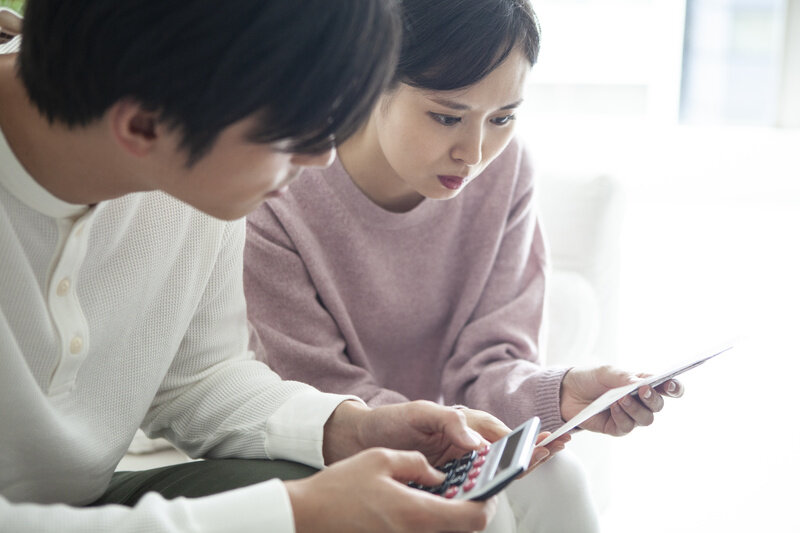 夫婦の生活費はどれくらい?年代別の相場やお金の管理方法を解説