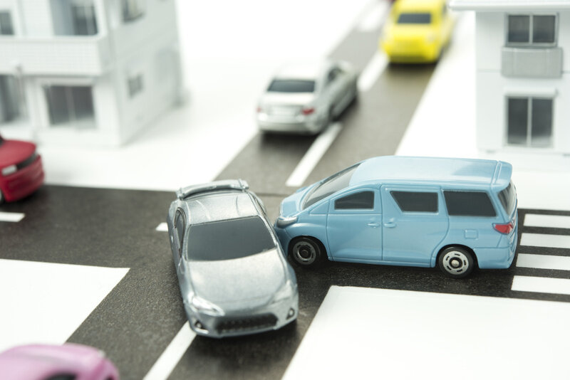 自動車保険はどう算出される?年代別相場と安く抑える方法も