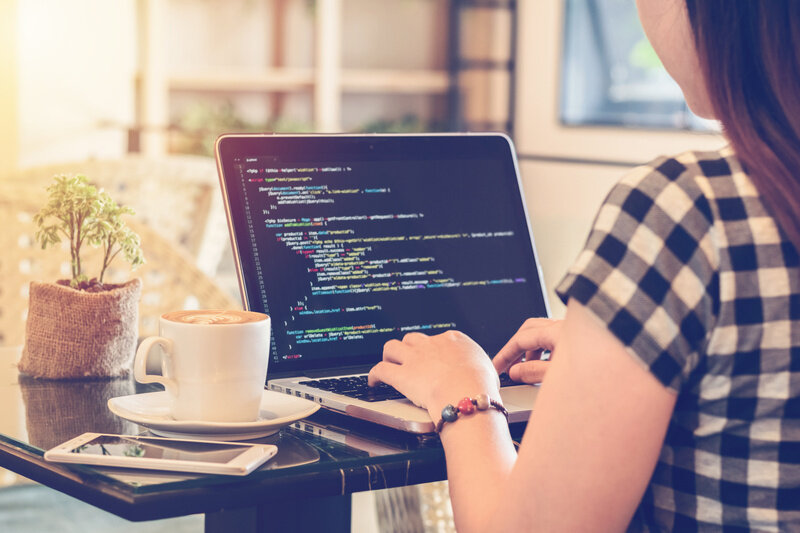 プログラミングは独学でも可能?勉強法など徹底解説!