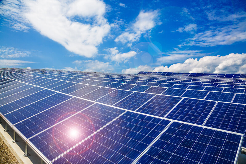 太陽光発電の設備費用の目安をチェック! 節約するコツをわかりやすく解説