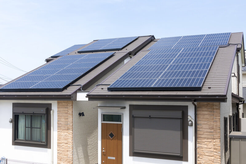 太陽光発電と蓄電池をセットで利用することをおすすめ! メリットや注意点を紹介