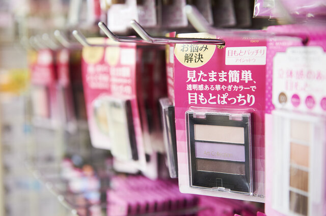 ダイソーの100均コスメは試す価値アリ!