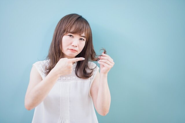枝毛はダメージヘアのサイン!原因と予防対策をお教えします!