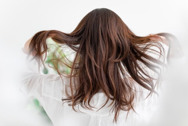縮毛矯正に永続的な効果はない?どのくらいの頻度で通うべき?