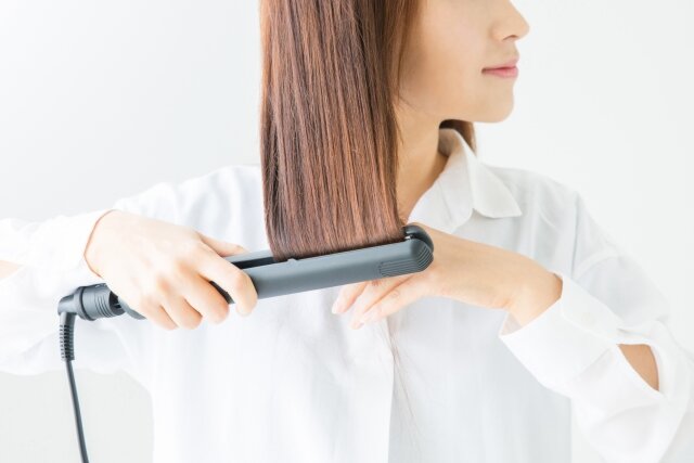 縮毛矯正後にヘアアイロンは大丈夫?使用時の注意点について