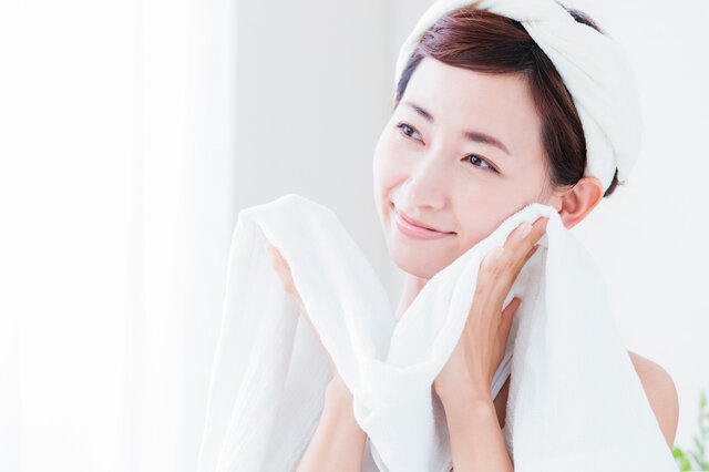 乾燥肌の原因とは?保湿効果のある洗顔方法や保湿スキンケアをご紹介!