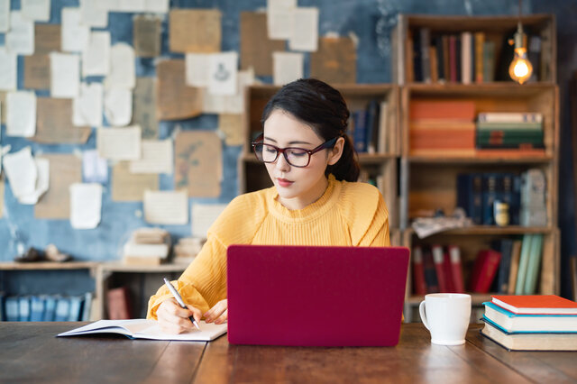 普段のメイクと同じでは失敗!在宅メイクのコツとは?
