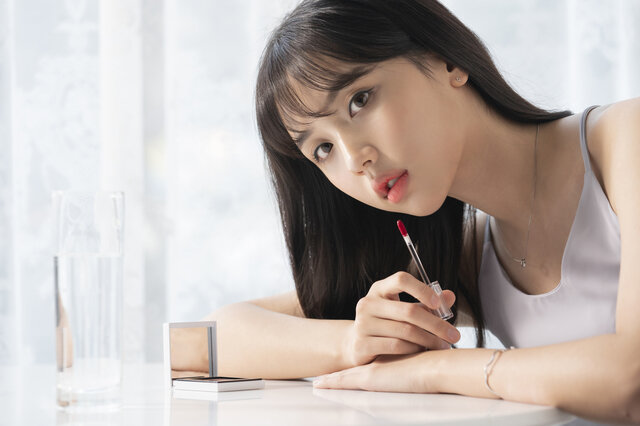 大学生になったらデパコスで大人メイク!おすすめコスメも紹介