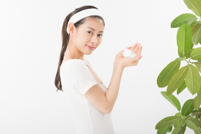 スキンケアの基本となる洗顔はお湯でもいいの?