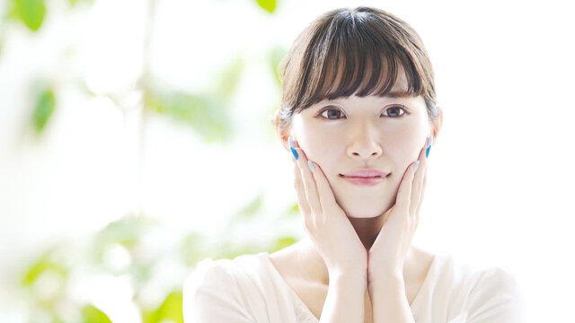 アラサーでもコスメはプチプラでOK?気になる成分や使い勝手を検証