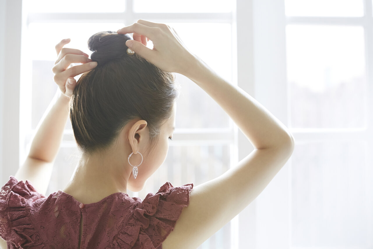 簡単なヘアアレンジとは?どんなヘアアイテムが役に立つ?