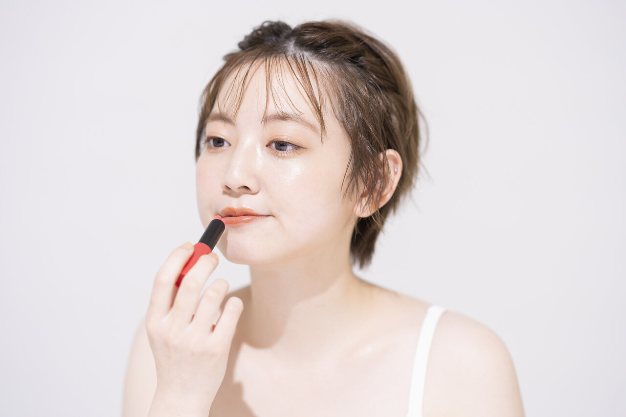 品よく華やかに!春メイクはオレンジカラーの使い方がコツ