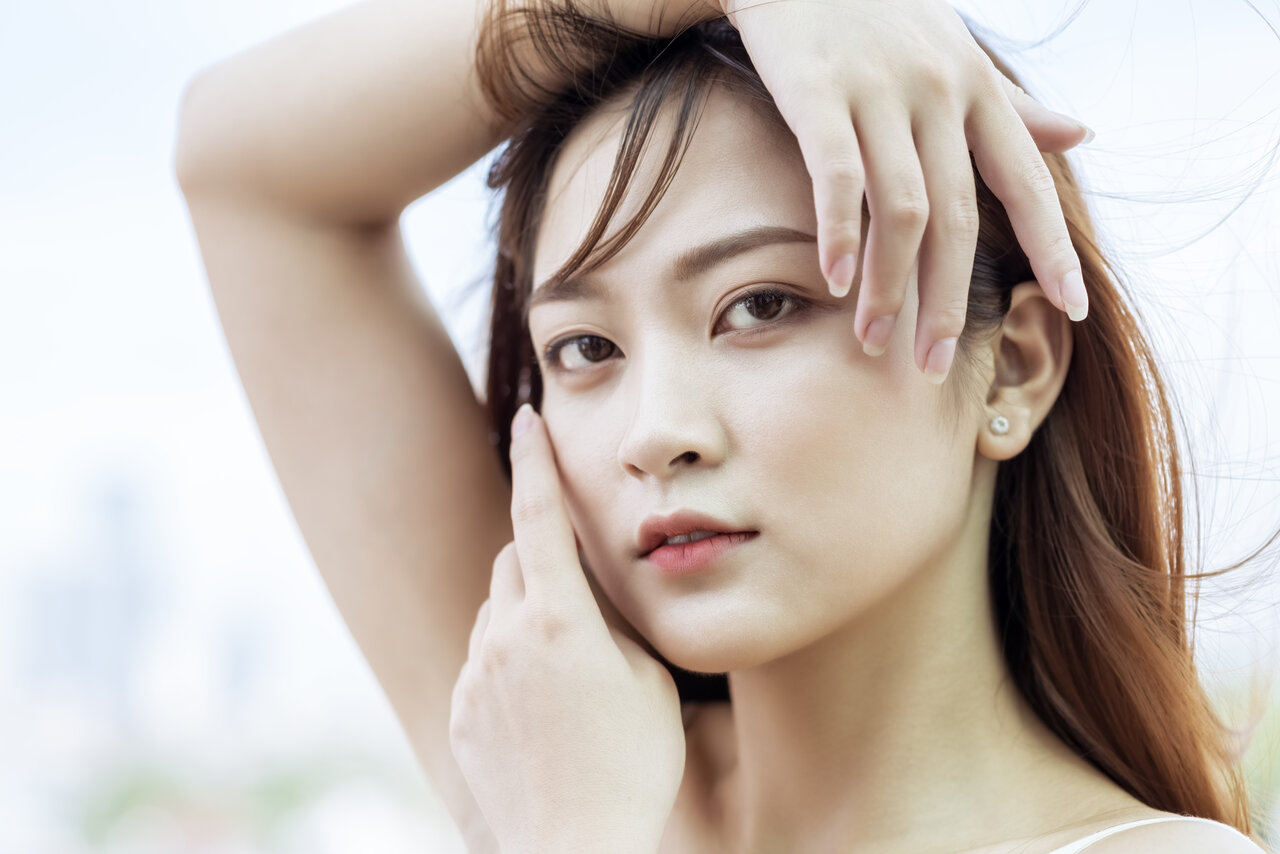 丸顔・エラ張りさん必見!きれいに仕上がるメイクのコツ
