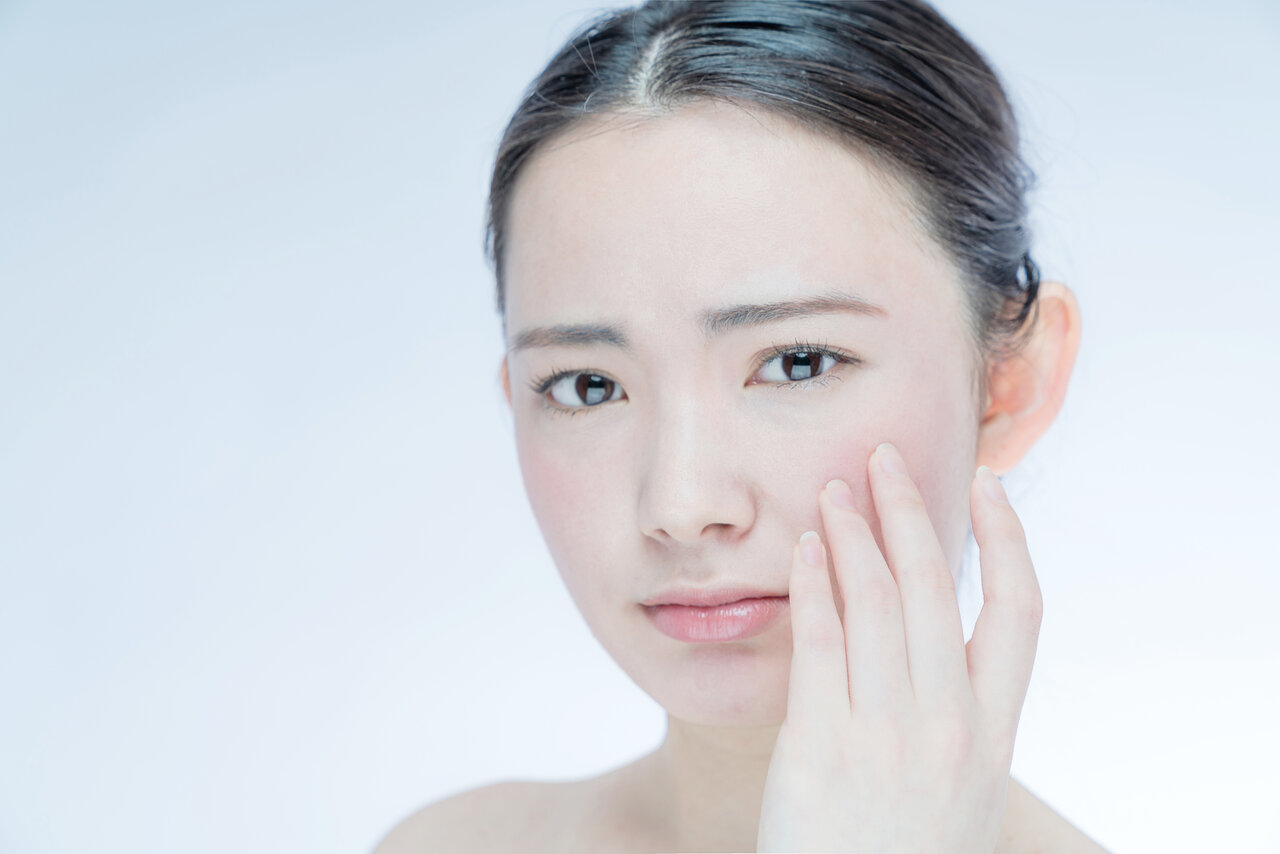 花粉症の時にメイクをすると痛い! どうすれば軽減できる?