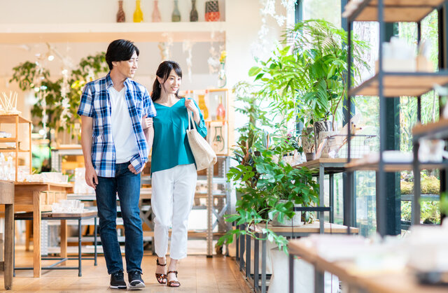 ほのかに香る色気で魅せる、40代のデートファッションを知りたい!