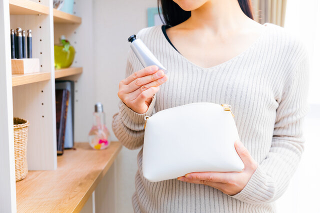 化粧水とニキビクリーム先につけるのはどっち?正しい順番のケアが重要!