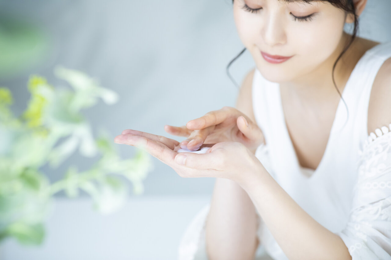 お肌を乾燥から守る!化粧水の正しい使い方を解説!朝は洗い流す方がいい?