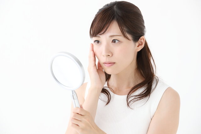 自分でできる顔のシワ改善!シワ消しのエクササイズ&コスメとは?