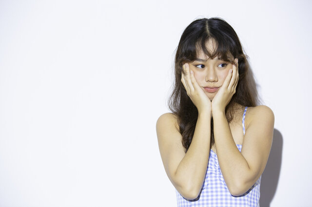 笑いジワやほうれい線を消すことはできる?日常でできるケアを紹介!