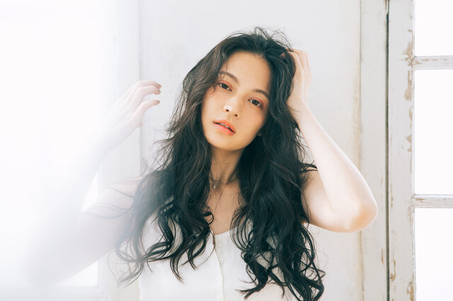 黒髪は野暮ったいでしょ…なんてことないんです!黒髪をめいっぱい可愛く楽しむメイク術♡