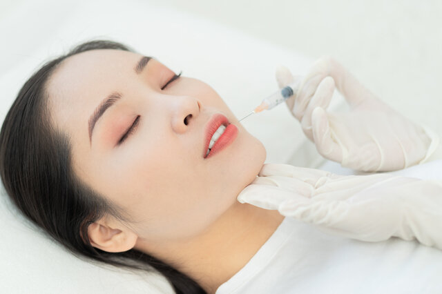 効果的なシワを取る方法は? 美容治療がおすすめされるメリットについて