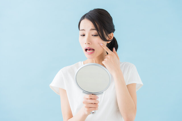 脂性肌の人は乳液が原因でニキビが出来るって本当?