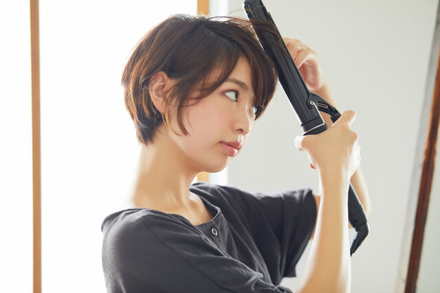 ヘアアイロンの適切な温度は?髪を傷ませない使い方について解説します