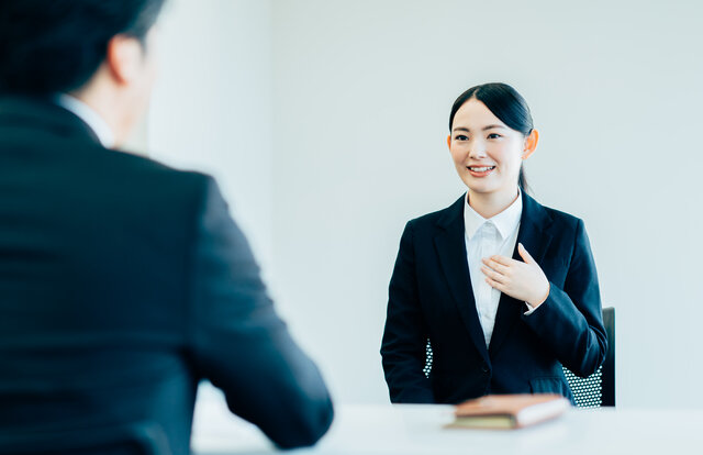 就活リップは普段通りに選んだらダメ!イエベの人はどんなカラーが似合う?