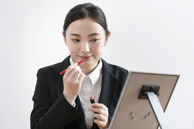 好印象を与えてくれる!おすすめのデパコス就活リップ7選!