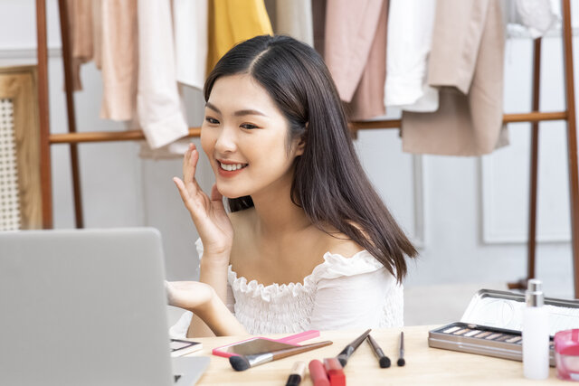 肌のくすみに悩む人に朗報!おすすめの下地7選!