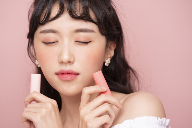 リップケアは必須!やり方を覚えて潤いのある唇になろう!