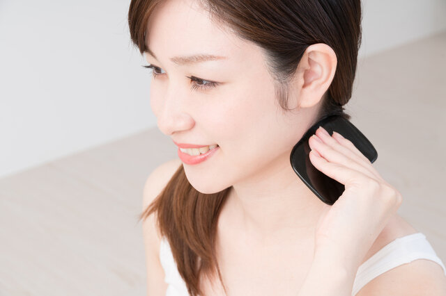 むくみやコリ解消にかっさを活用しよう!使い方や注意点をご紹介♡