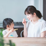 「子供のむし歯を予防したい」ならフッ素入り歯磨きがおすすめ。働きや効果的な使い方を紹介