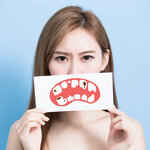 歯にある黒い点は、むし歯以外の可能性も! 考えられる原因と治療法【歯科医師監修】
