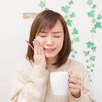 歯ブラシが当たると歯が痛い! 考えられる原因と放置してはいけない理由とは